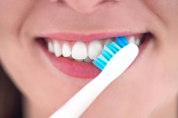 خطوات تنظيف الأسنان : معلومات تهمك